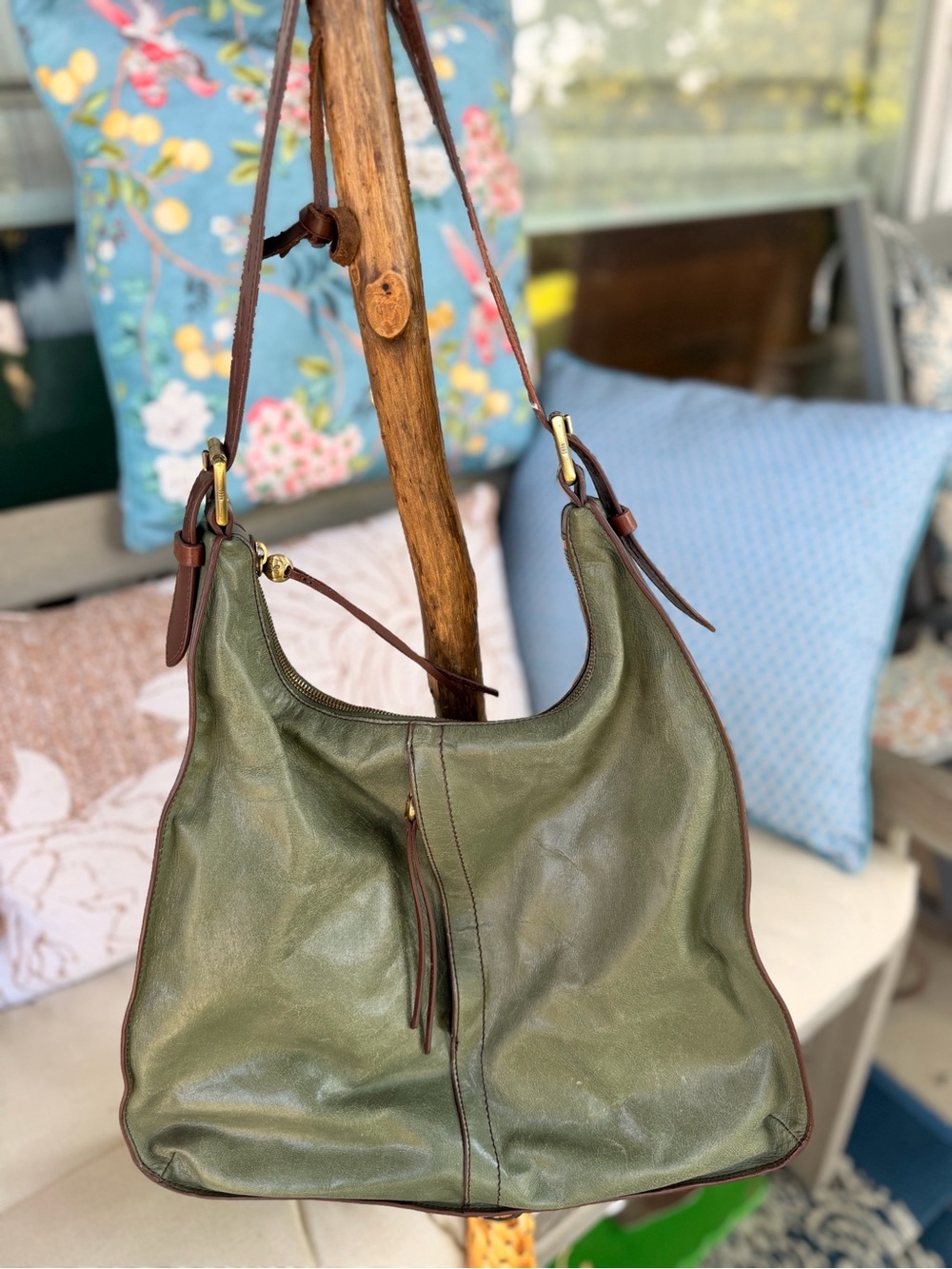 Women's Leather Hobo Shoulder Bag in Eucalyptus Green